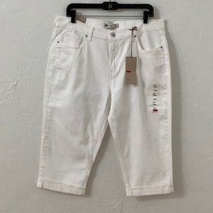 Levi’s Capri white cuffed Bermuda walking high rise jean shorts SZ 14 or 32 NWT